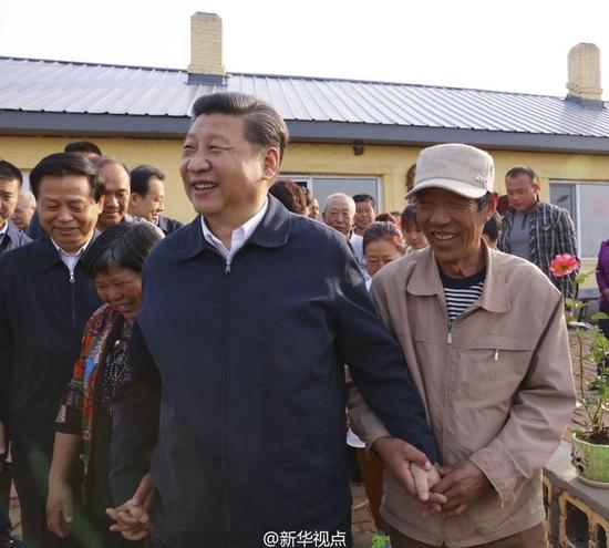 習近平：守着綠水(shuǐ)青山一定能(néng)收獲金(jīn)山銀山